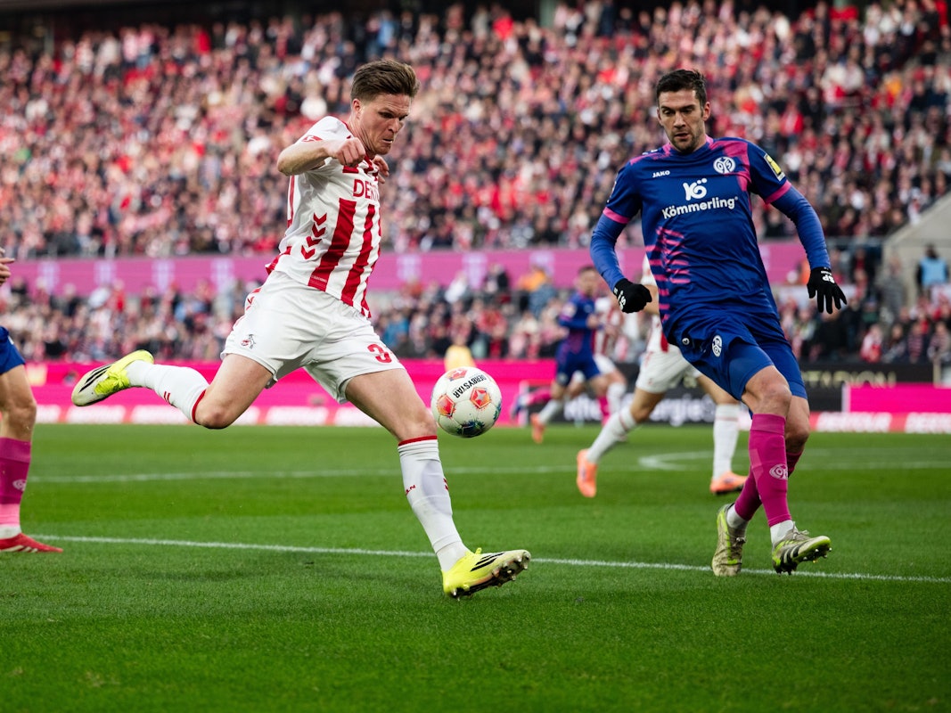 Marius Bülter im Duell mit Stefan Bell.