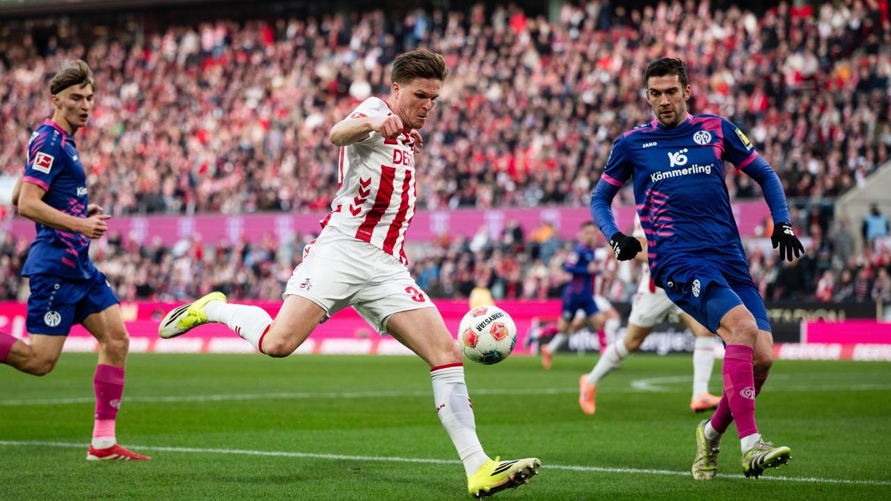 Marius Bülter im Duell mit Stefan Bell.