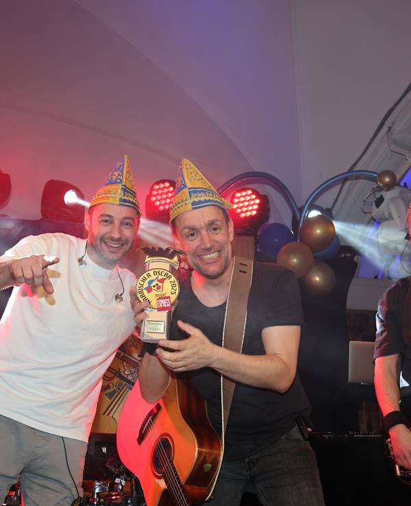 Die Band Fiasko mit dem Närrischen Oscar.