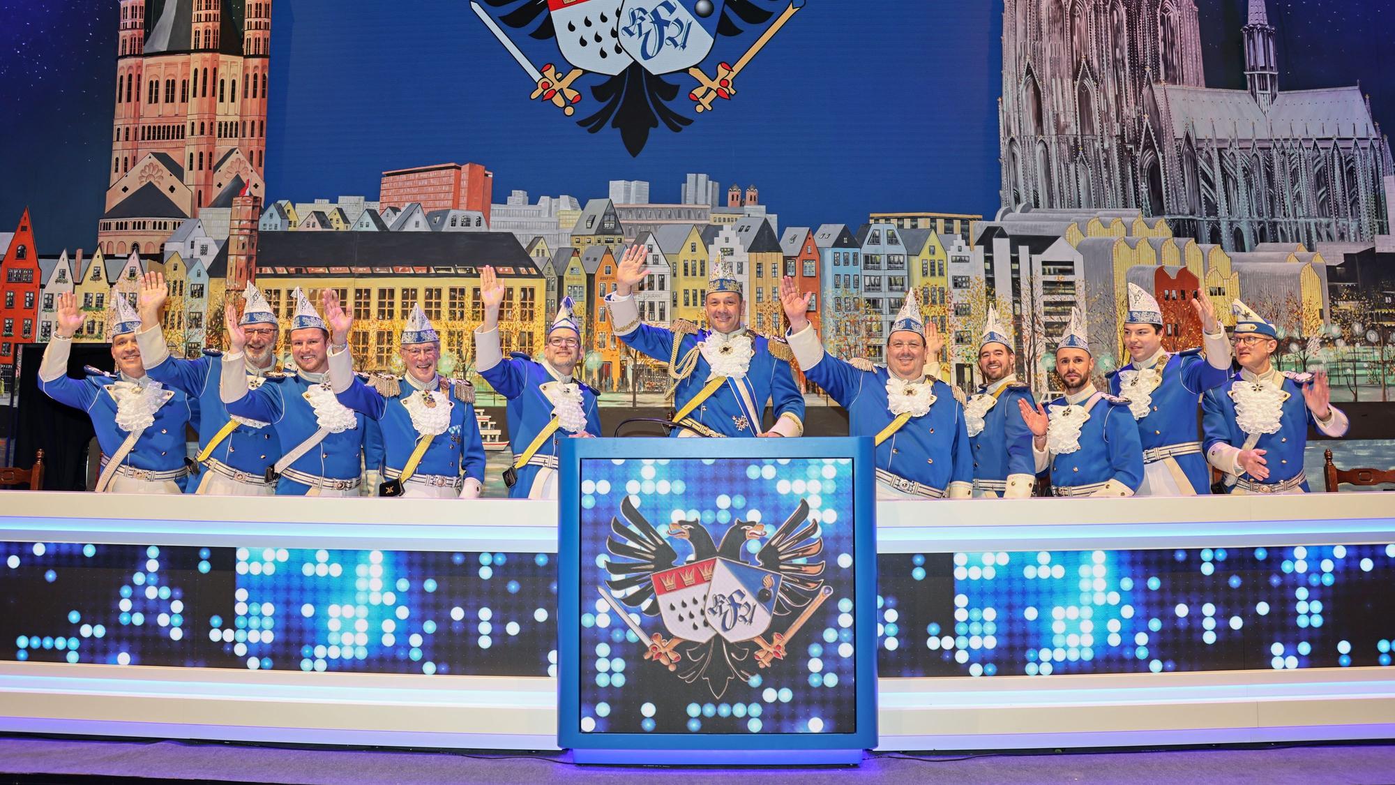 Die Blauen Funken zeigen ihr neues Elferratsgestühl.