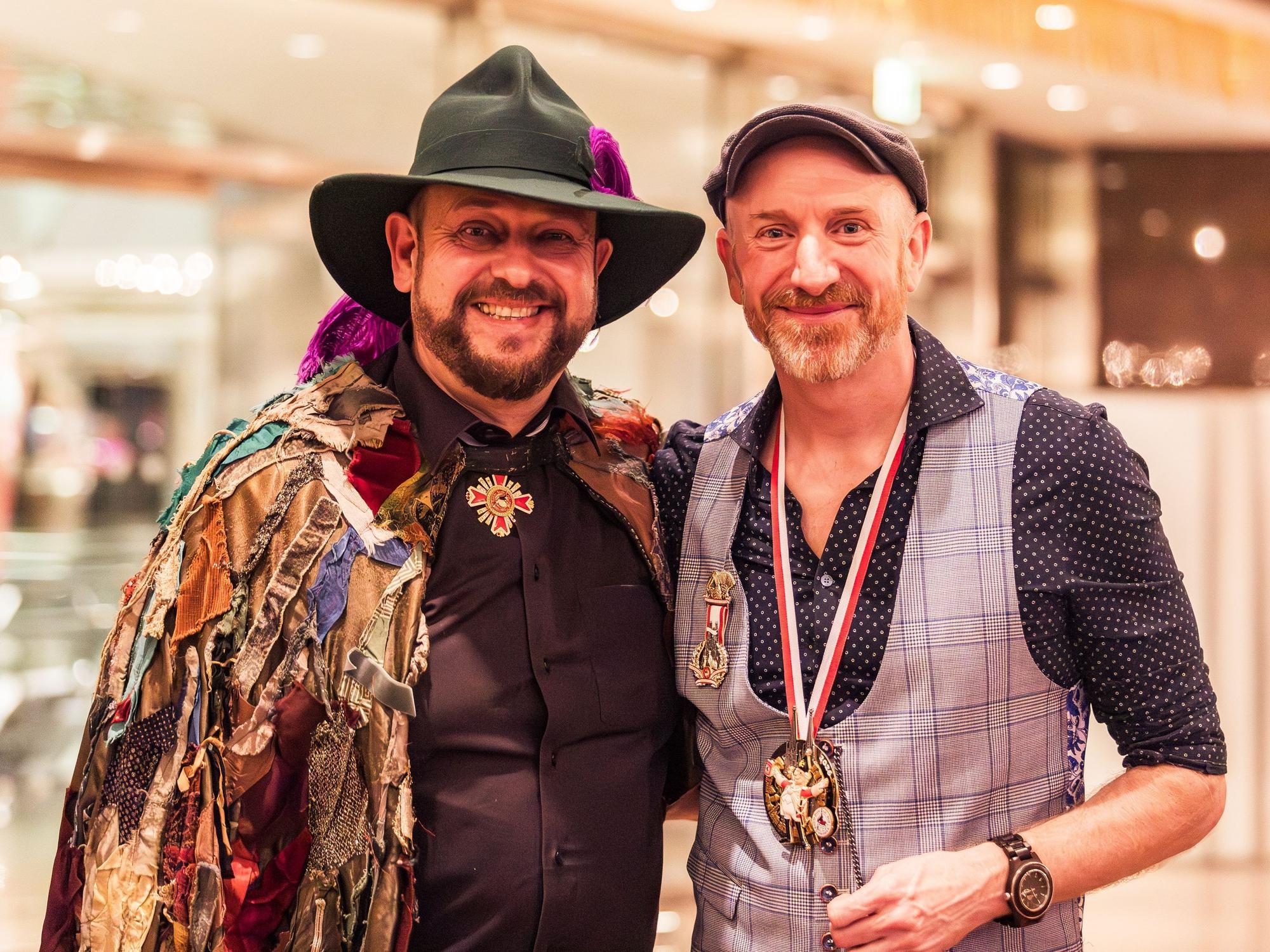 Martin Schopps zusammen mit Dirk Wissmann im Foyer.
