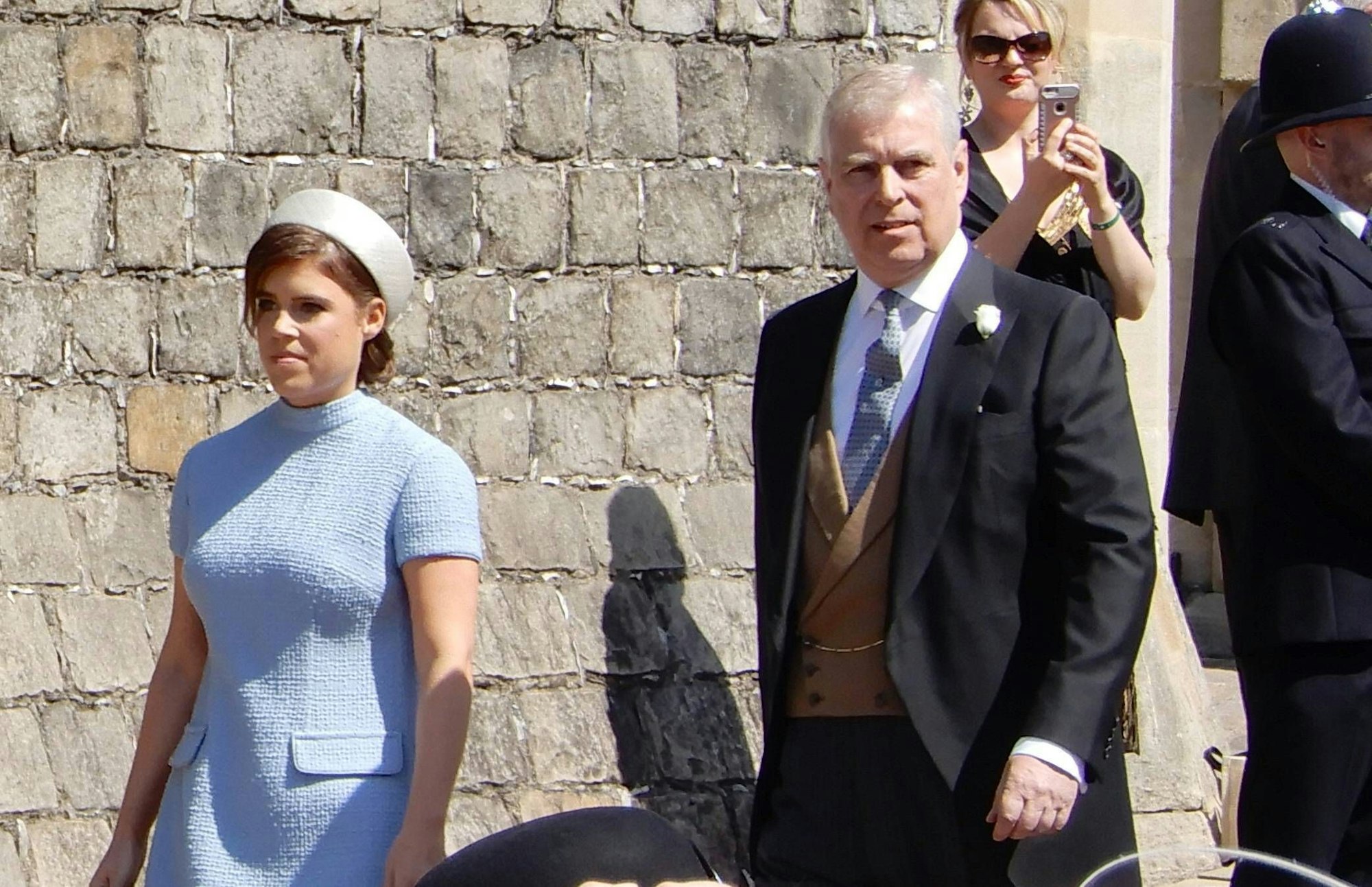 Prinzessin Eugenie hat mit ihrem Vater Andrew keinen Kontakt mehr. Das Foto zeigt die beiden bei der Hochzeit von Prinz Harry und Meghan Markle auf Schloss Windsor.