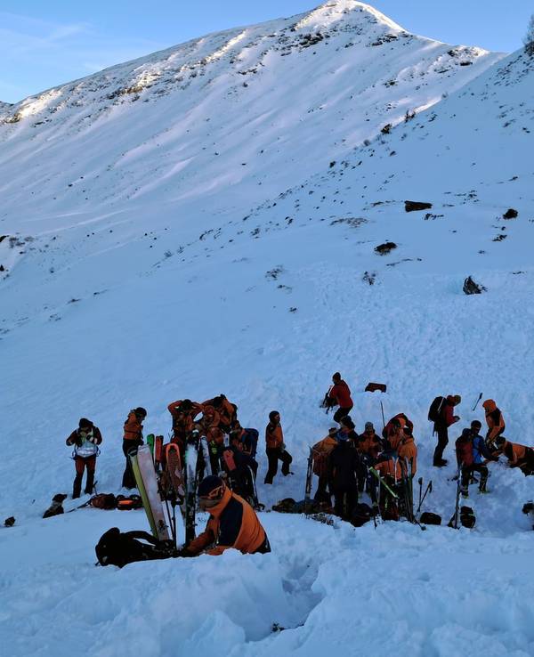 Rettungskräfte bei einem Lawinenabgang am Finsterkopf (Großarltal). In Österreich sind am Wochenende mehrere Menschen bei Lawinenabgängen gestorben.