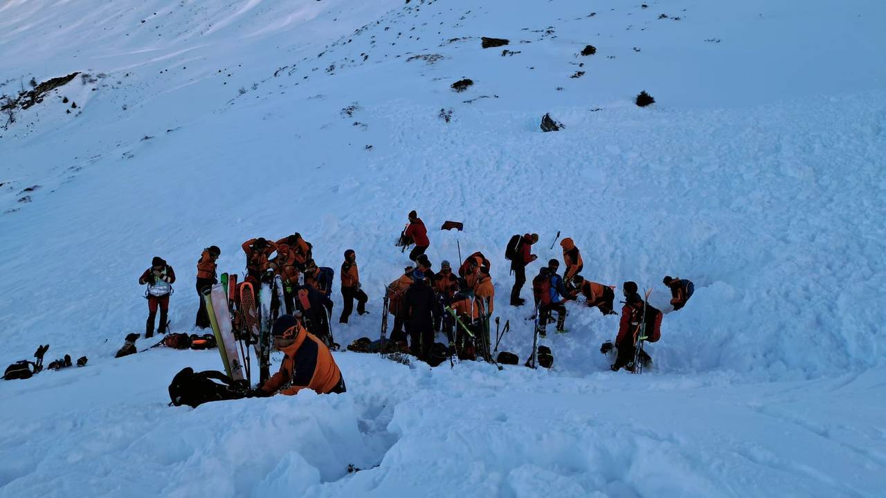 Rettungskräfte bei einem Lawinenabgang am Finsterkopf (Großarltal). In Österreich sind am Wochenende mehrere Menschen bei Lawinenabgängen gestorben.