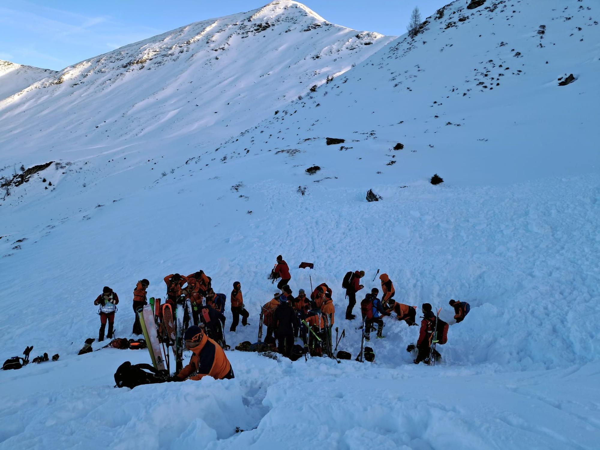 Rettungskräfte bei einem Lawinenabgang am Finsterkopf (Großarltal). In Österreich sind am Wochenende mehrere Menschen bei Lawinenabgängen gestorben.