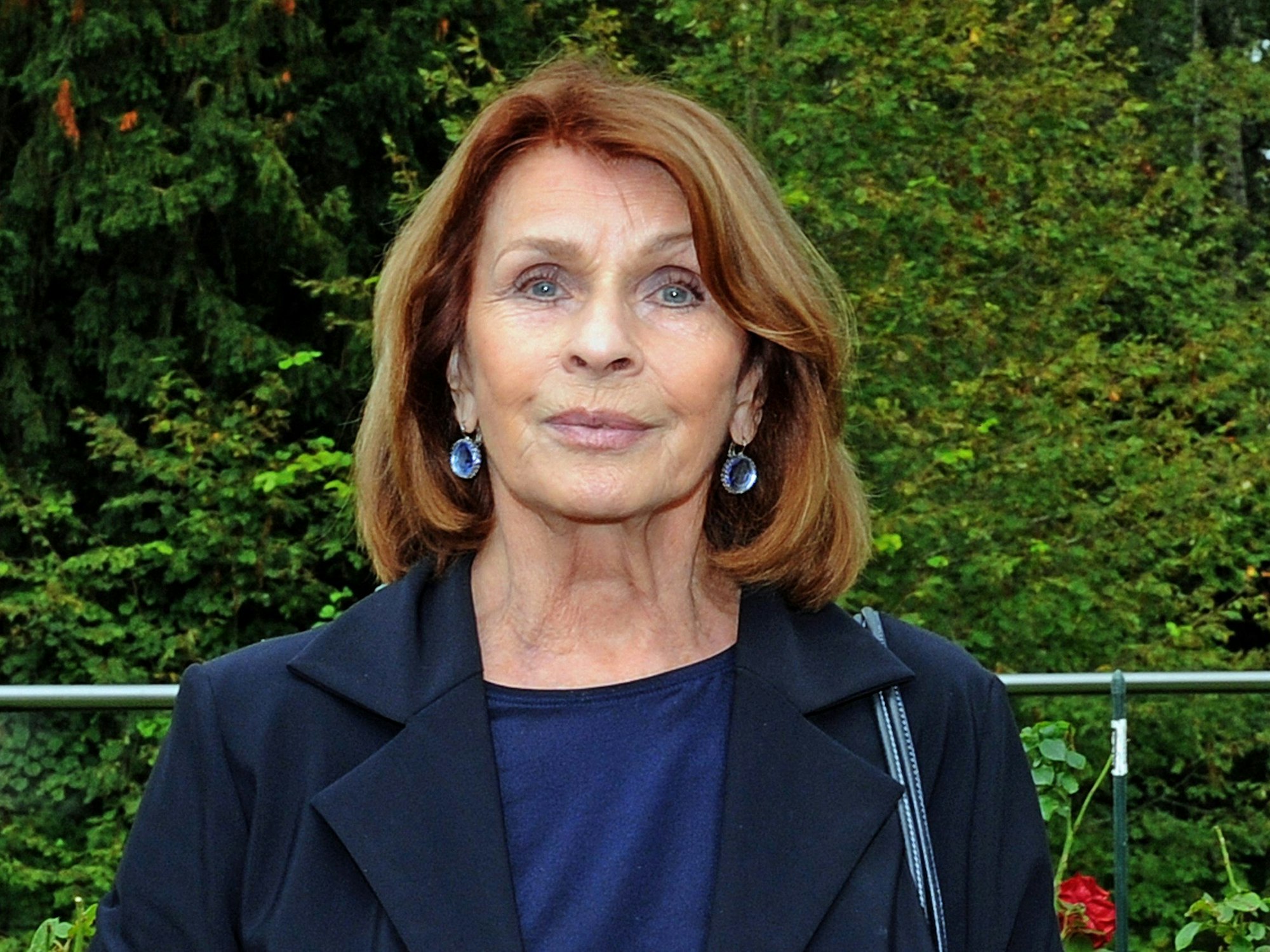 Die Schauspielerin Senta Berger lächelt.