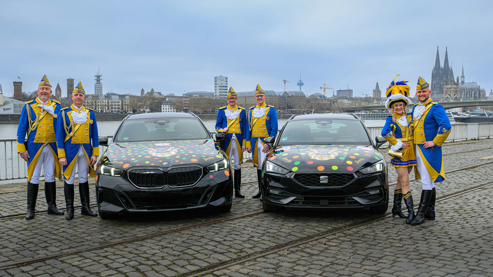 Fahrzeugübergabe der Bürgergarde blau-gold.