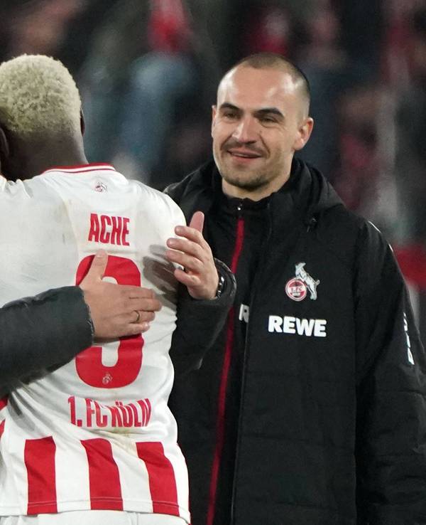 Nach dem 2:1 gegen Mainz am 17. Januar 2026 nahm Kölns Trainer seinen Doppeltorschützen Ragnar Ache in die Arme.