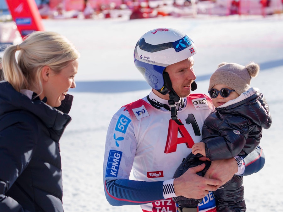 Henrik & Tonje Kristoffersen mit Kind im Schnee