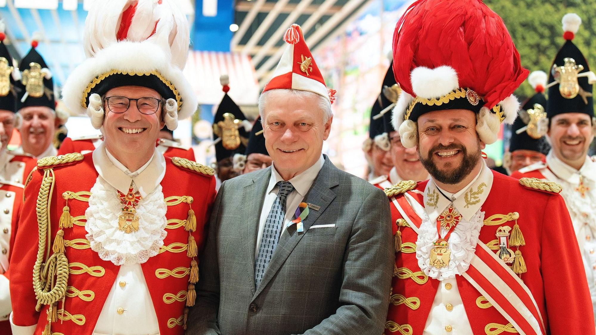 Willi Stollenwerk, Alois Rainer und Dirk Wissmann beim Empfang.
