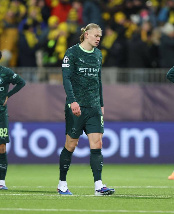 Die Spieler von Manchester City schauen enttäuscht.