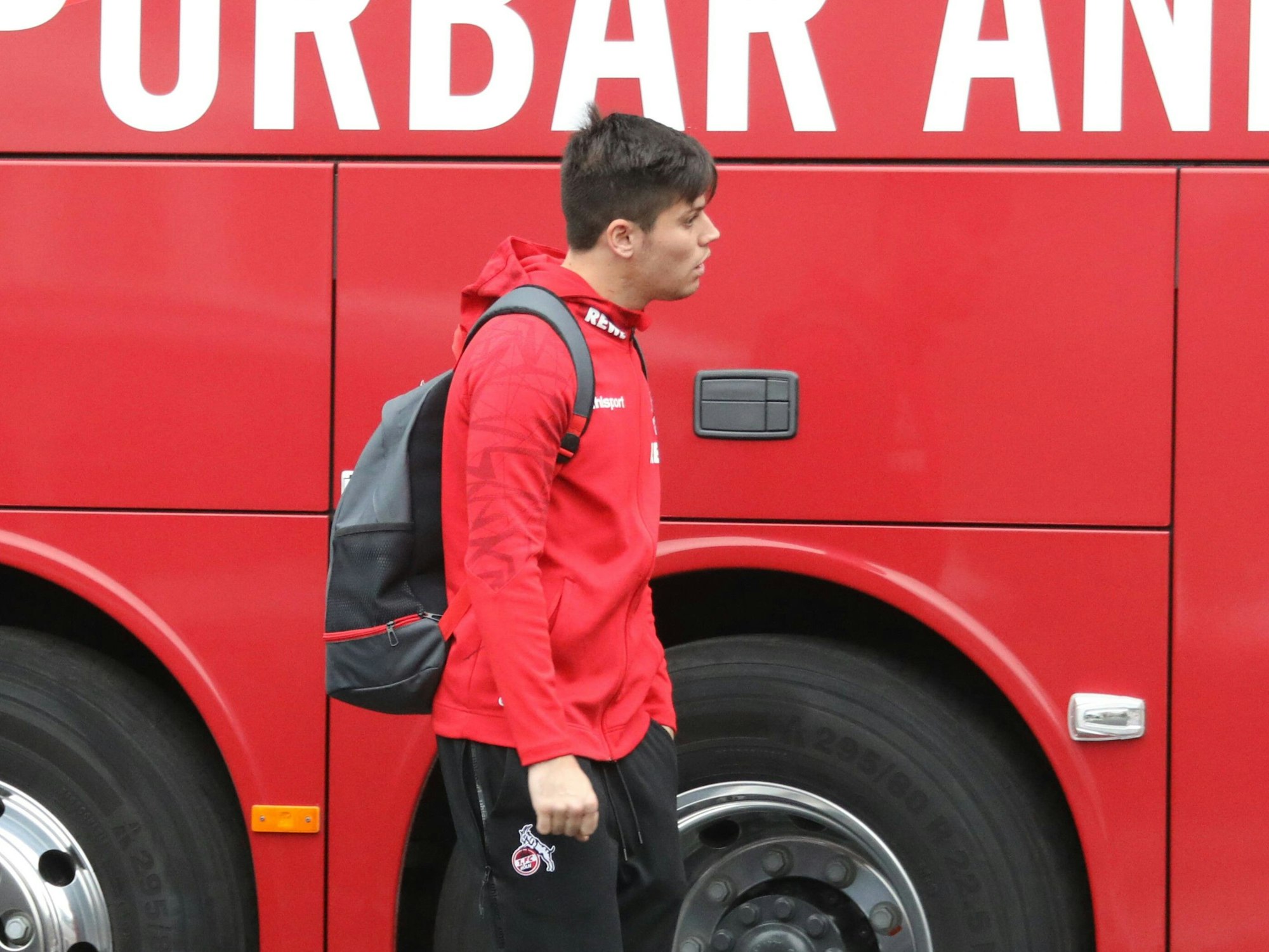 Jorge Meré bei der Abfahrt am Geißbockheim.