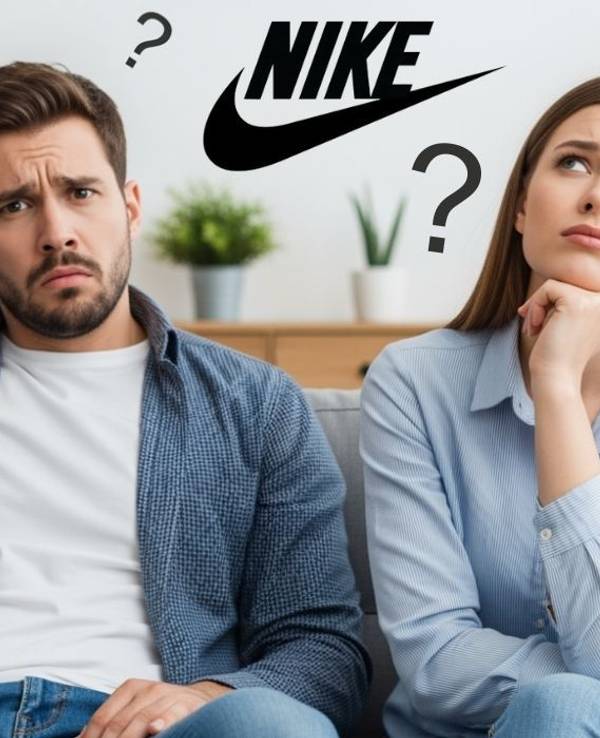 Ein junger Mann und eine junge Frau sitzen auf einer Couch und schauen nachdenklich, über ihren Köpfen sind Fragezeichen, zwischen ihnen das Logo der Marke Nike.
