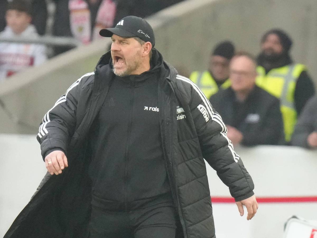 Bei einem Bundesliga-Spiel brüllt Steffen Baumgart.