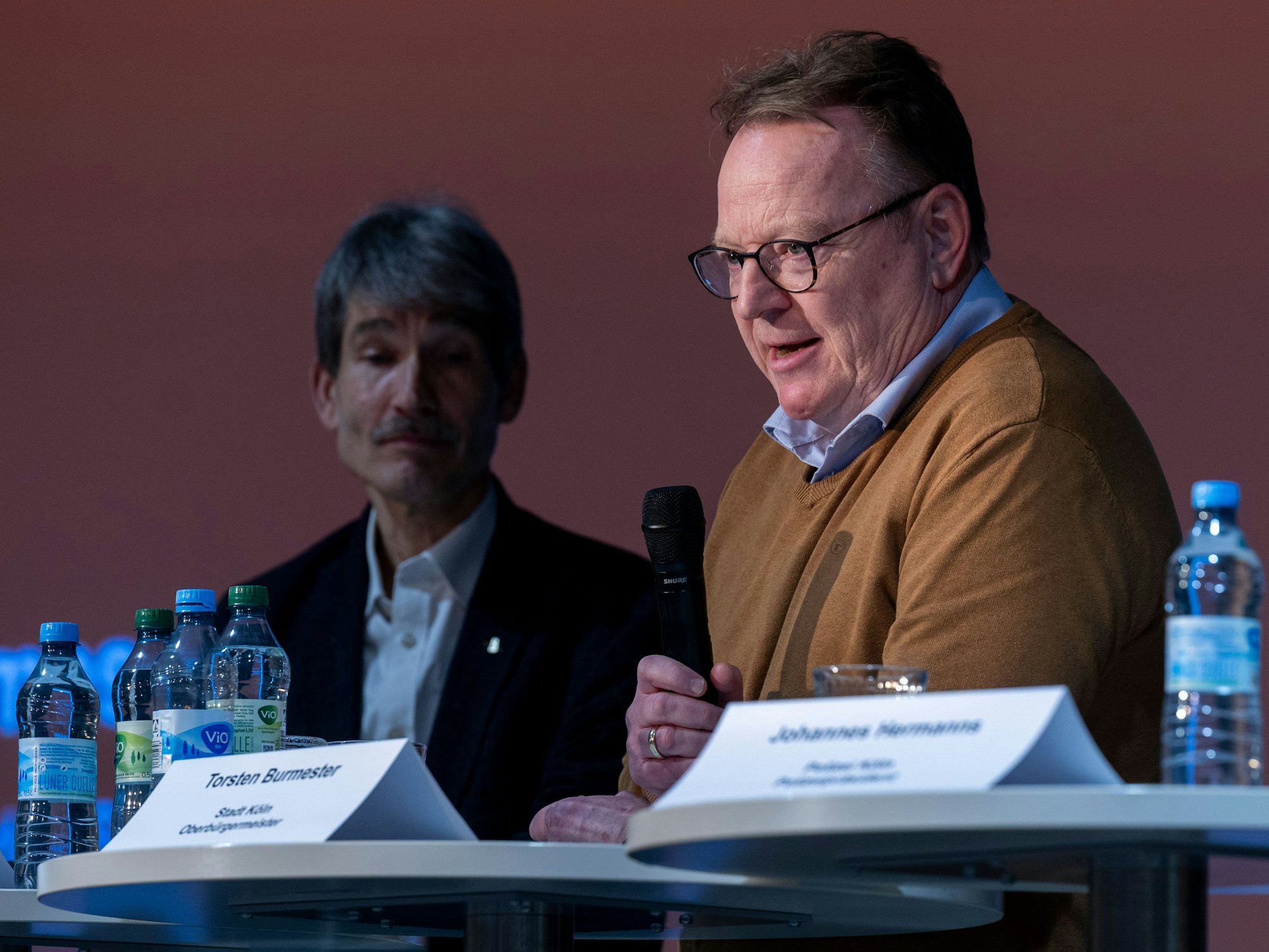 OB Torsten Burmester gerät wegen des Suchthilfezentrums (SHZ) am Kölner Perlengraben unter Druck. Es hagelte erneut viel Kritik.