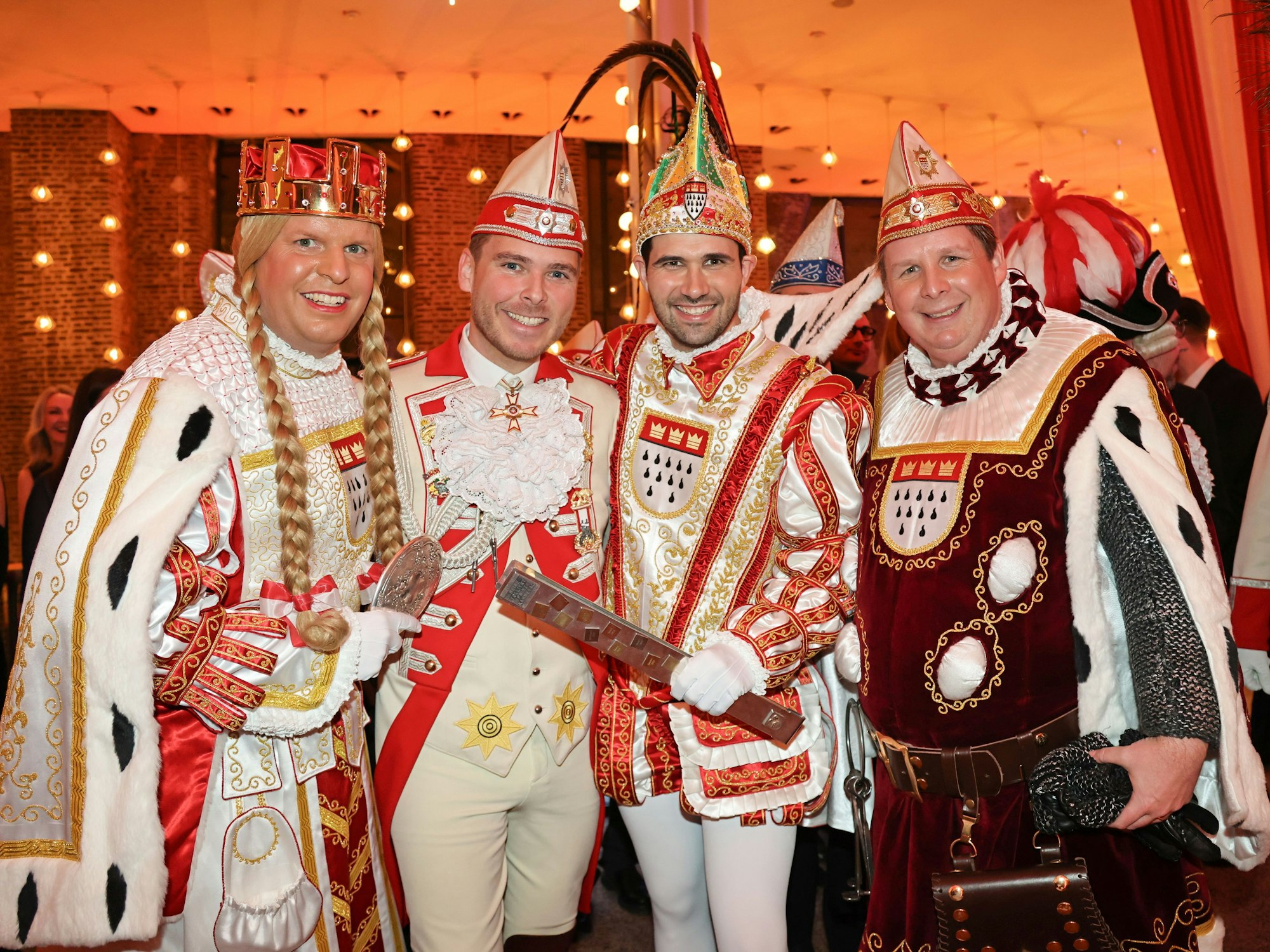 Dennis Hille zusammen mit dem Kölner Dreigestirn.