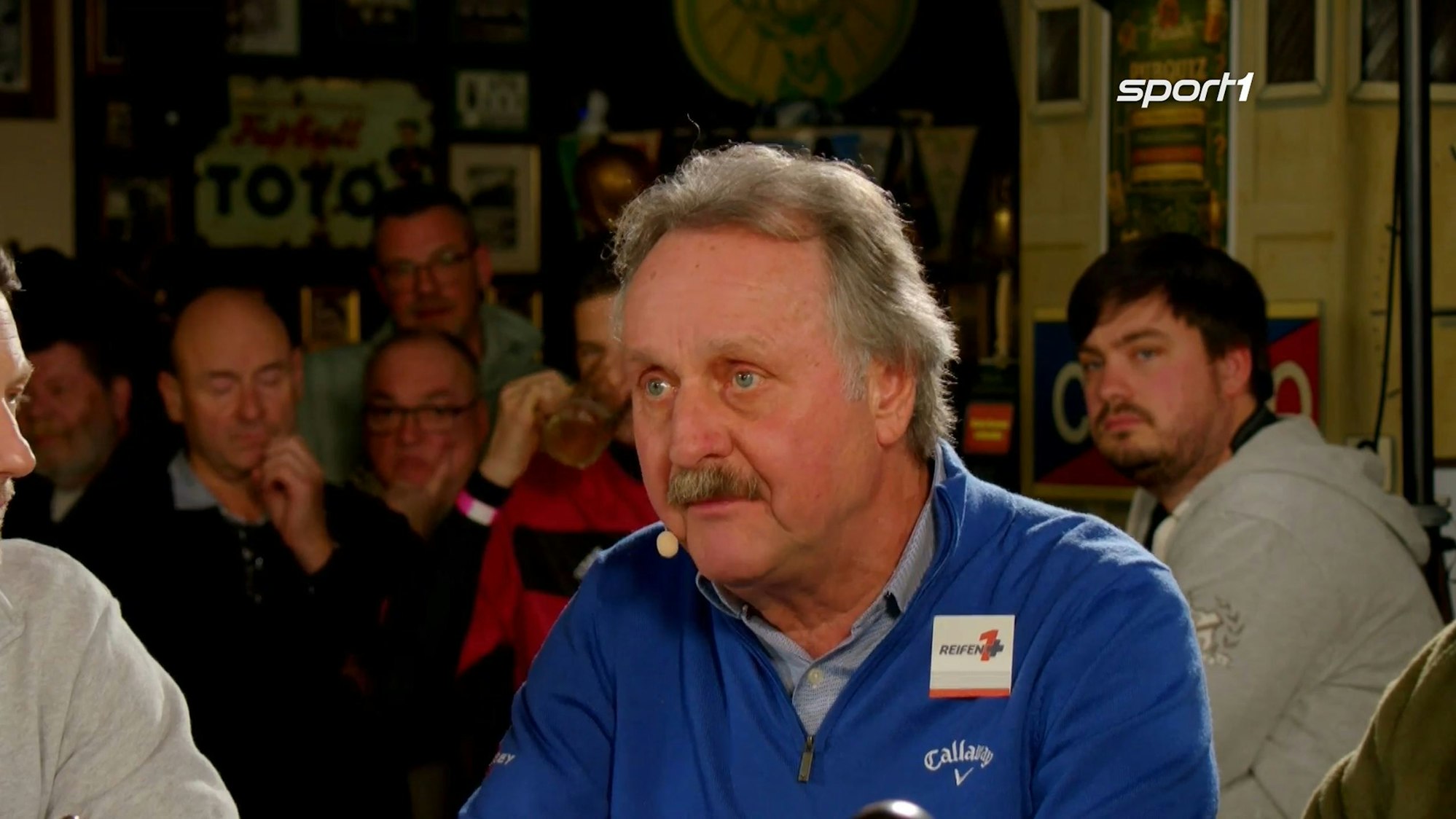 Peter Neururer sitzt im Sport1-Fantalk.