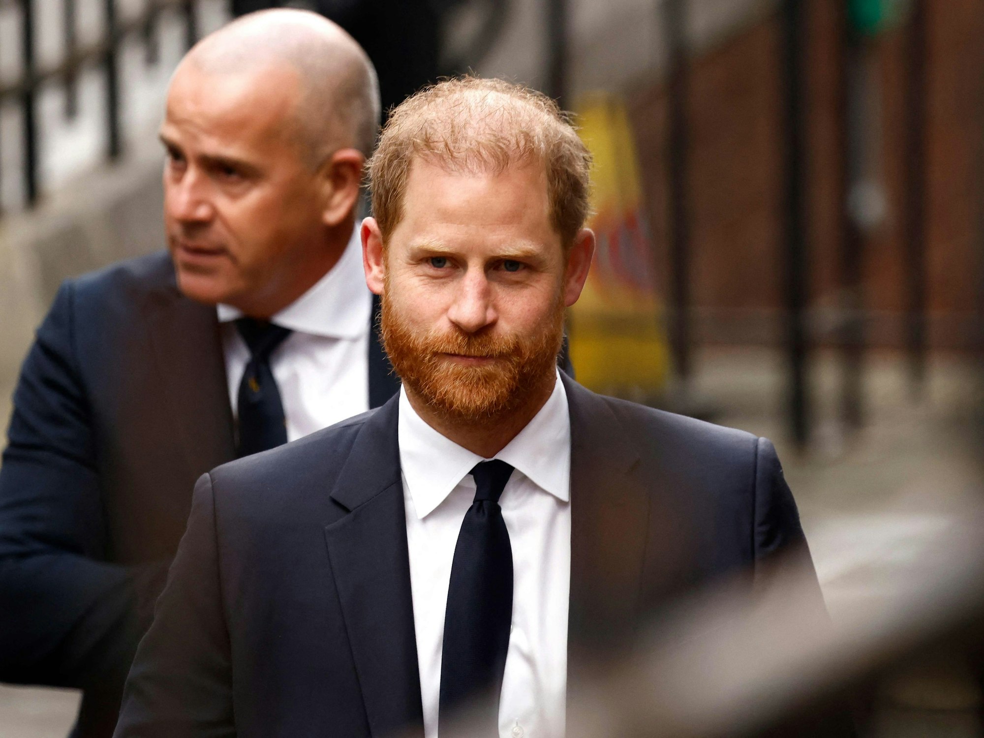 Prinz Harry (41) kommt am Mittwochmittag am Londoner High Court an.