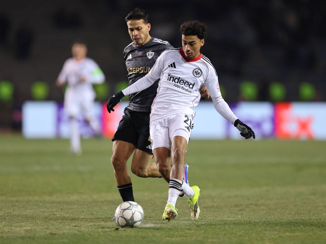 Nathaniel Brown im Zweikampf.