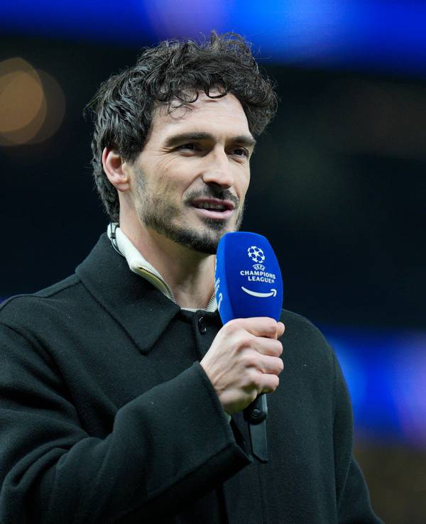 Der ehemalige Weltklasse-Fußballer Mats Hummels am Mikrofon für Amazon Prime.