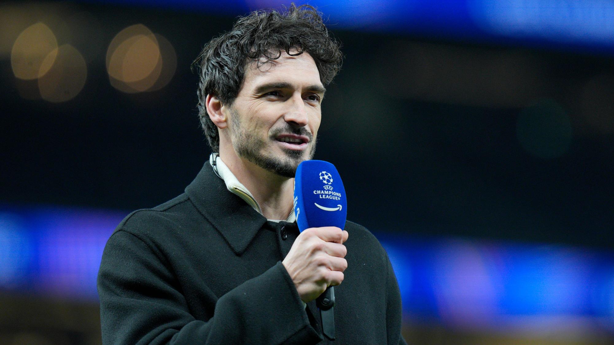 Der ehemalige Weltklasse-Fußballer Mats Hummels am Mikrofon für Amazon Prime.