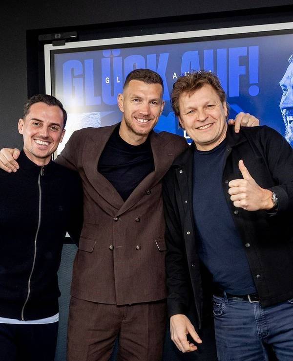 Edin Dzeko wird beim FC Schalke 04 vorgestellt.