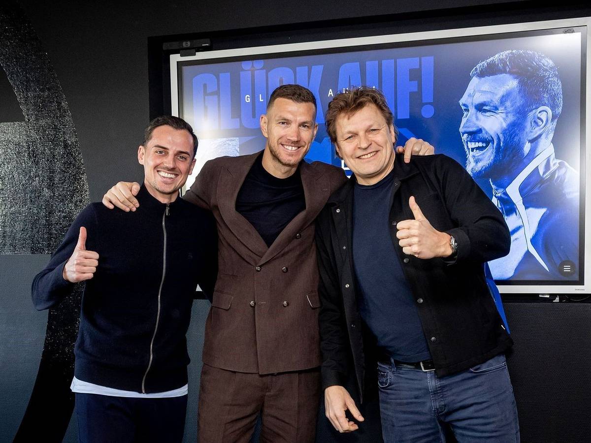 Edin Dzeko wird beim FC Schalke 04 vorgestellt.