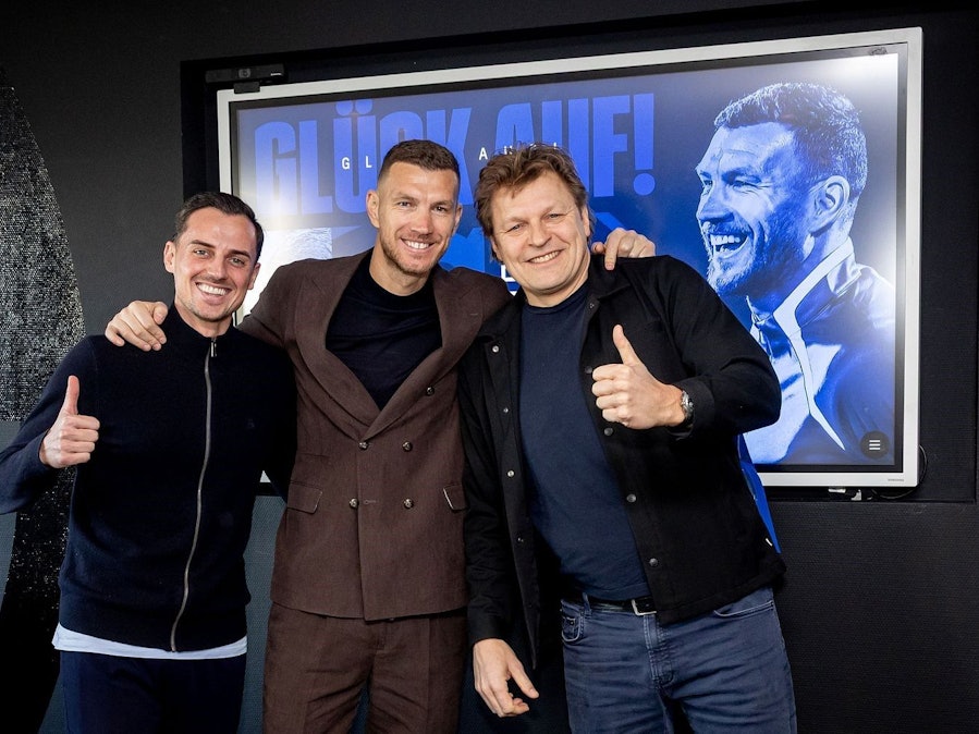 Edin Dzeko wird beim FC Schalke 04 vorgestellt.