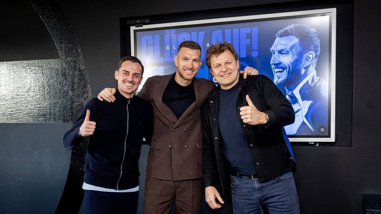 Edin Dzeko wird beim FC Schalke 04 vorgestellt.