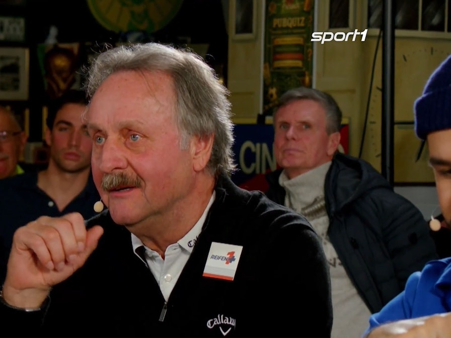 Peter Neururer sitzt im Sport1-Fantalk und spricht über die Lage bei Eintracht Frankfurt.