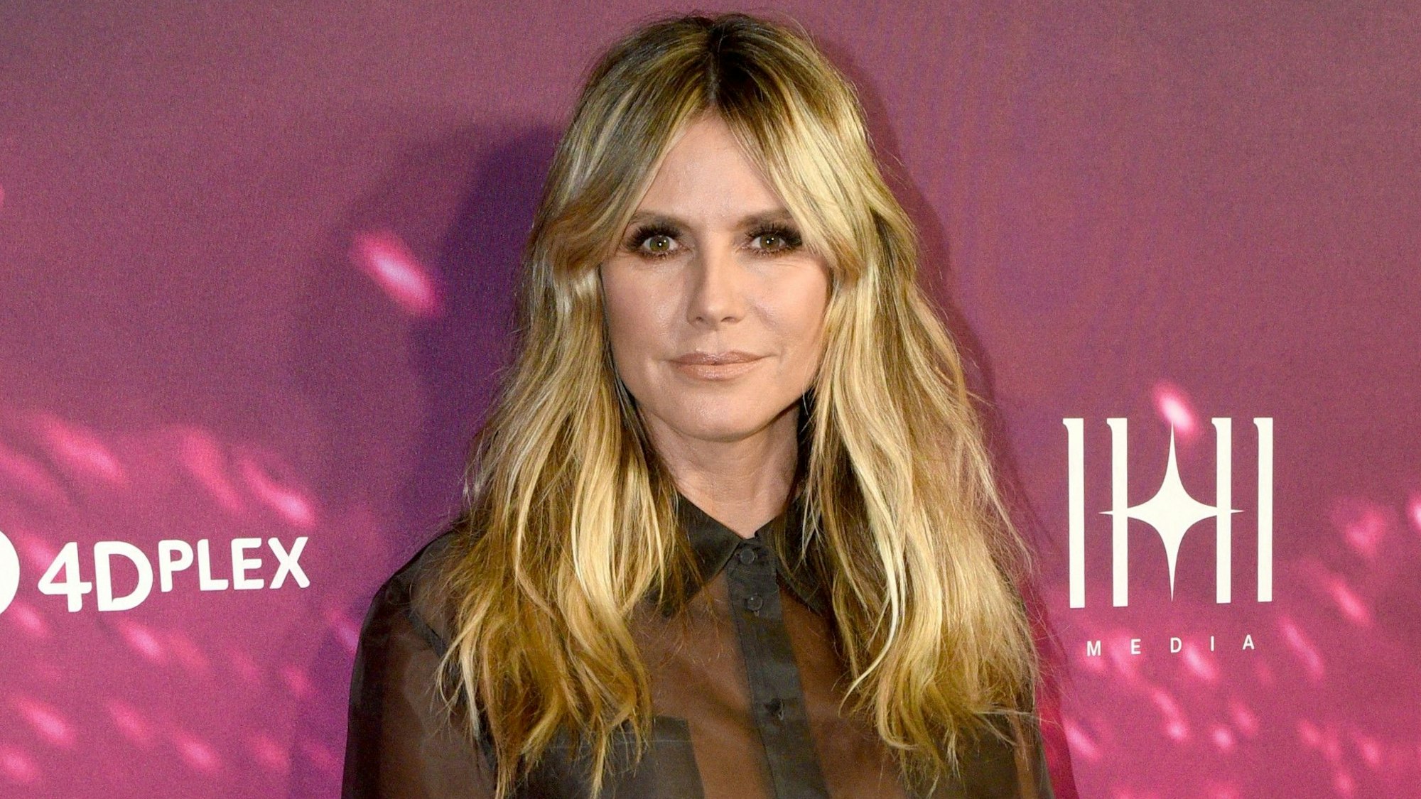 Heidi Klum strahlt bei der Premiere von „Paris Hilton’s Infinite Icon: A Visual Memoir“ am 20.01.2026 im AMC The Grove in Los Angeles.