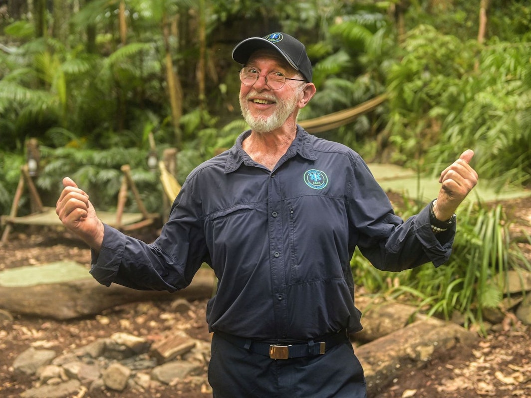 Betreuer und Sanitäter Dr. Bob hat vor dem Start des Dschungelcamps einen klaren Favoriten unter den Promis. (Bild: RTL / Stefan Thoyah)