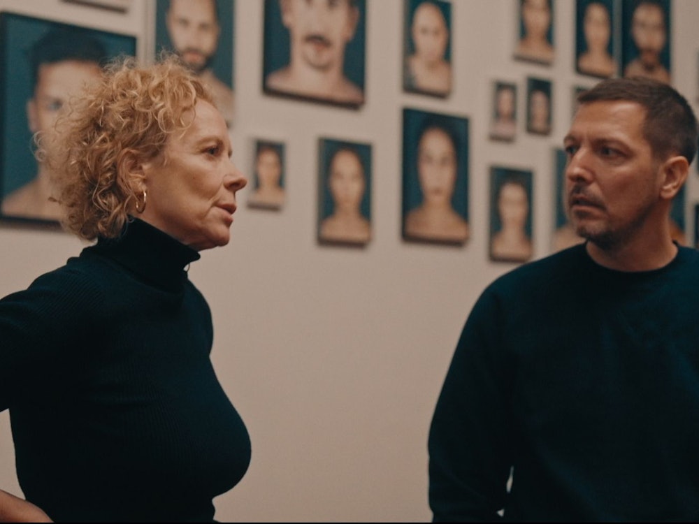 Katja Riemann will in „German Guilt“ mit Thilo Mischke mehr über das Schicksal ihrer Großmutter herausfinden. (Bild: ZDF/ Leonard Schmidt)