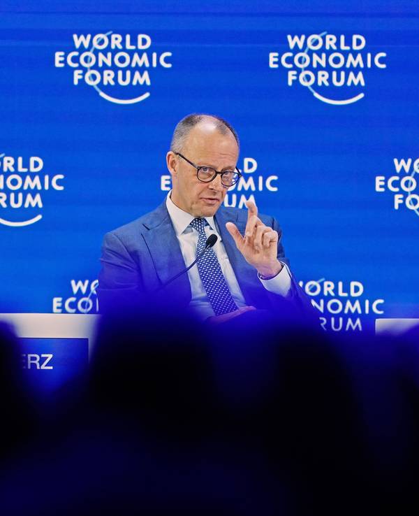 Bundeskanzler Friedrich Merz (CDU) spricht auf dem Podium während der Jahrestagung des Weltwirtschaftsforums.