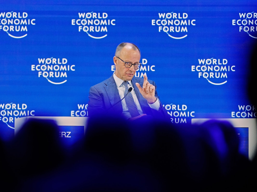 Bundeskanzler Friedrich Merz (CDU) spricht auf dem Podium während der Jahrestagung des Weltwirtschaftsforums.