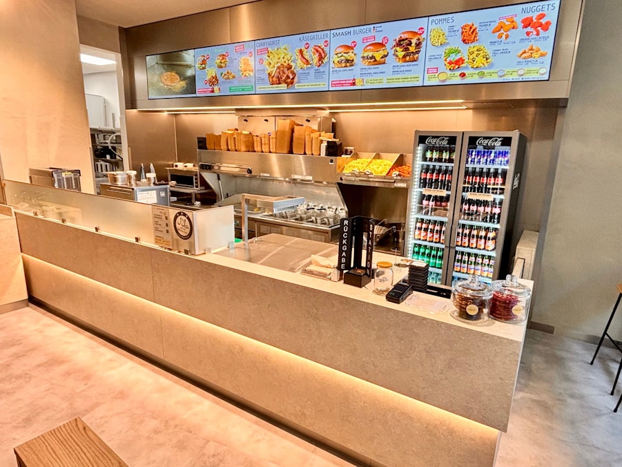 Blick in den neuen Laden auf der Breite Straße.