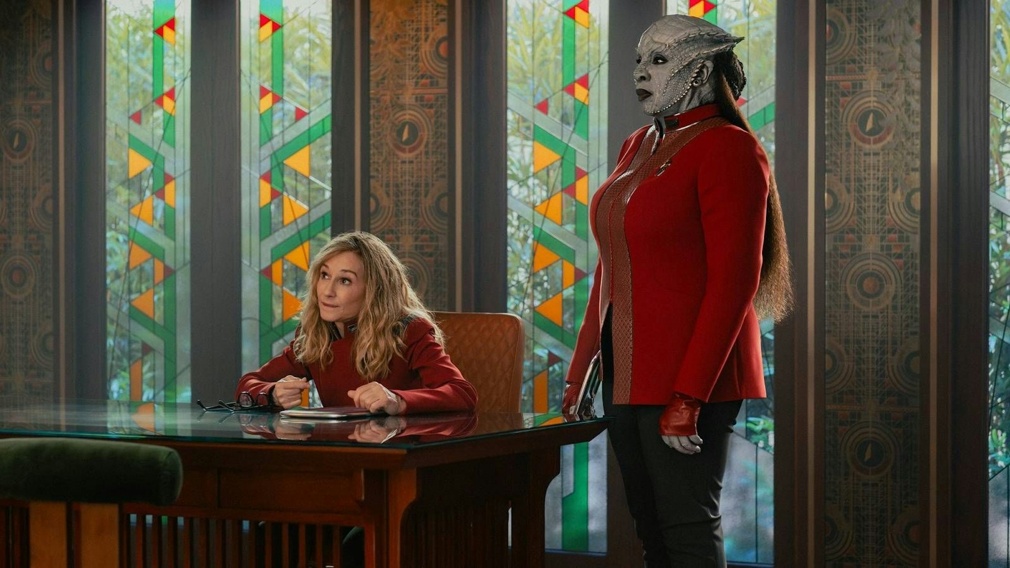 „Starfleet Academy“ (Bild, mit Holly Hunter, links und Gina Yashere) ist seit Mitte Januar bei Paramount+ verfügbar. (Bild: Brooke Palmer / Paramount Plus)