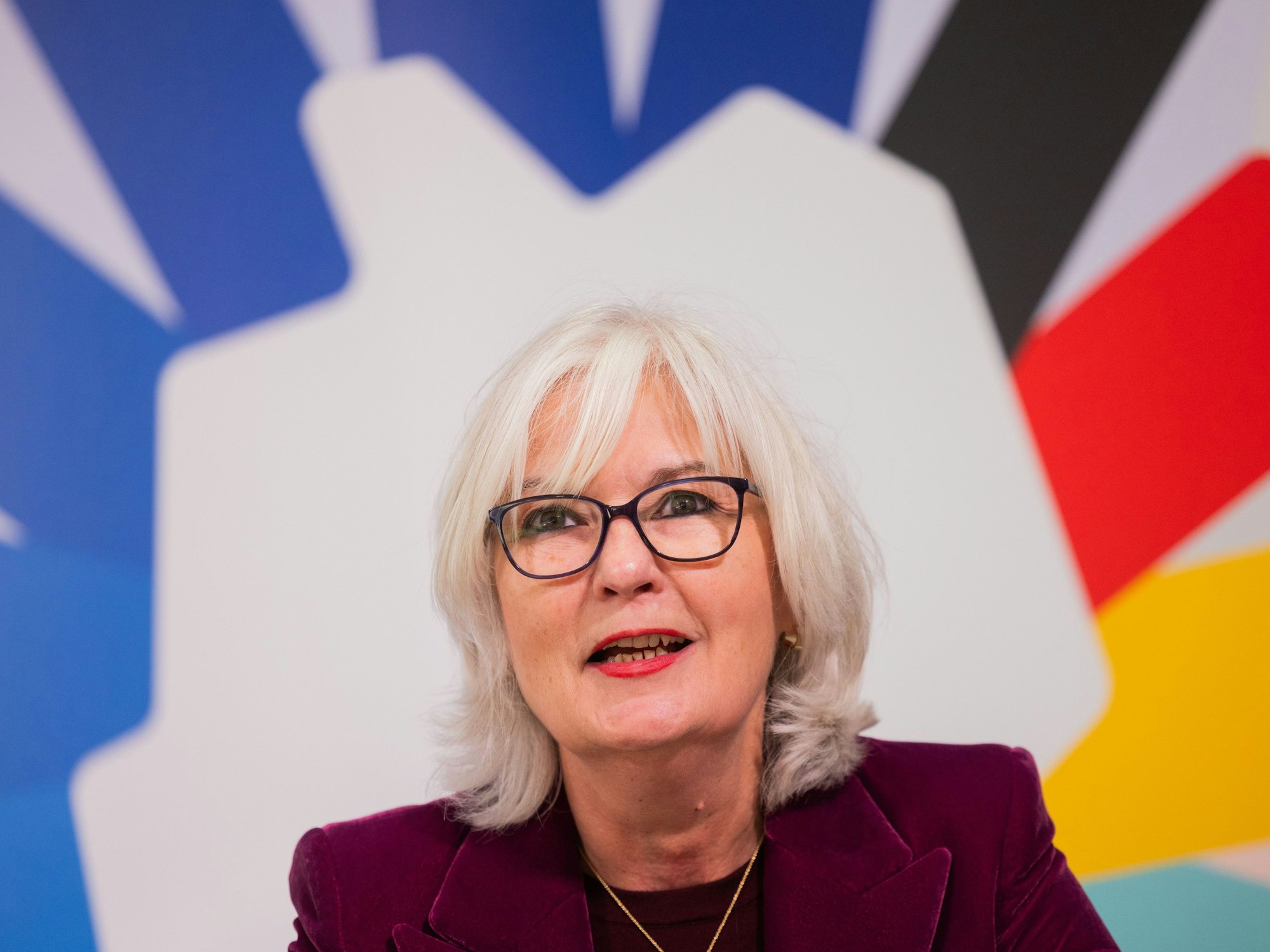 Mechthild Paul, Abteilungsleiterin Sexualaufklärung, spricht bei einer Pressekonferenz des Bundesinstituts für Öffentliche Gesundheit (BIÖG).