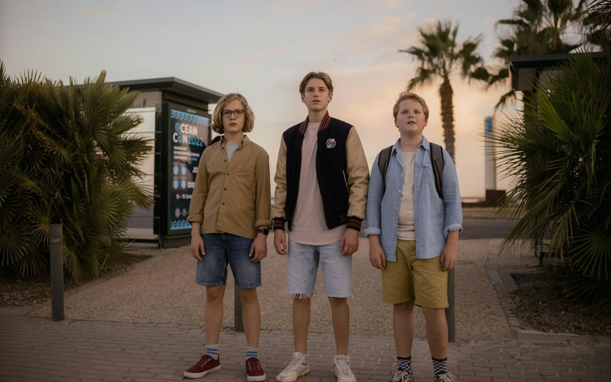 Die drei sind wieder an Bord: Wie Sony Pictures mitteilte spielen Levi Brandl (links), Nevio Wendt (Mitte) und Julius Weckauf in einem vierten ???-Film mit. (Szenenbild aus „Die drei ??? - Erbe des Drachen“) (Bild: ProSiebenSAT.1/2023 WIEDEMANN & BERG FILM GMBH/DEUTSCHE COLUMBIA PICTURES FILMPRODUKTION GMBH/ SEVEN PICTURES FILM GMBH)