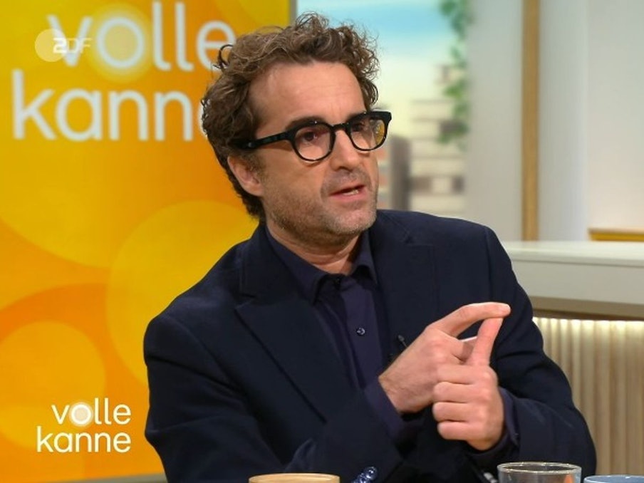 Schauspieler Oliver Wnuk hat im ZDF-Magazin „Volle Kanne“ Kritik am deutschen Bildungssystem geübt. (Bild: ZDF)