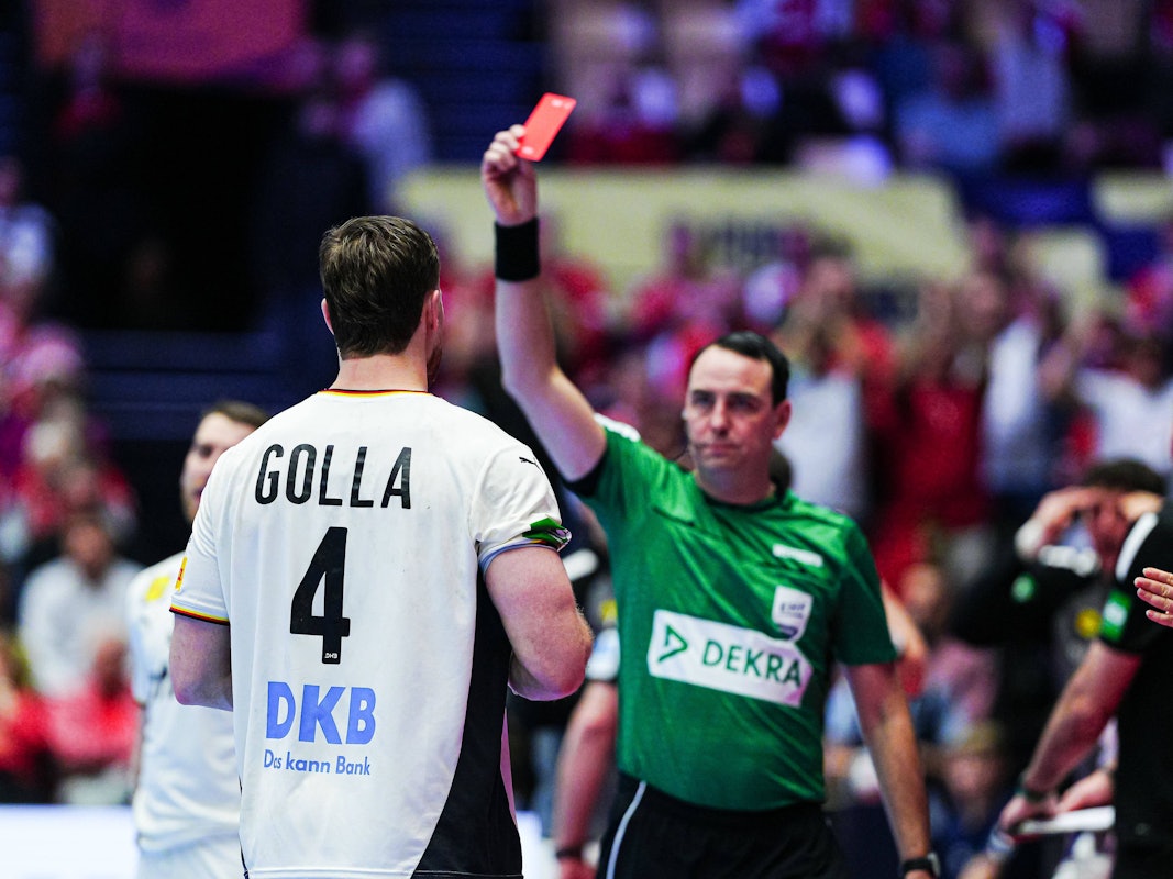 Johannes Golla sah am Donnerstag gegen Portugal die Rote Karte.
