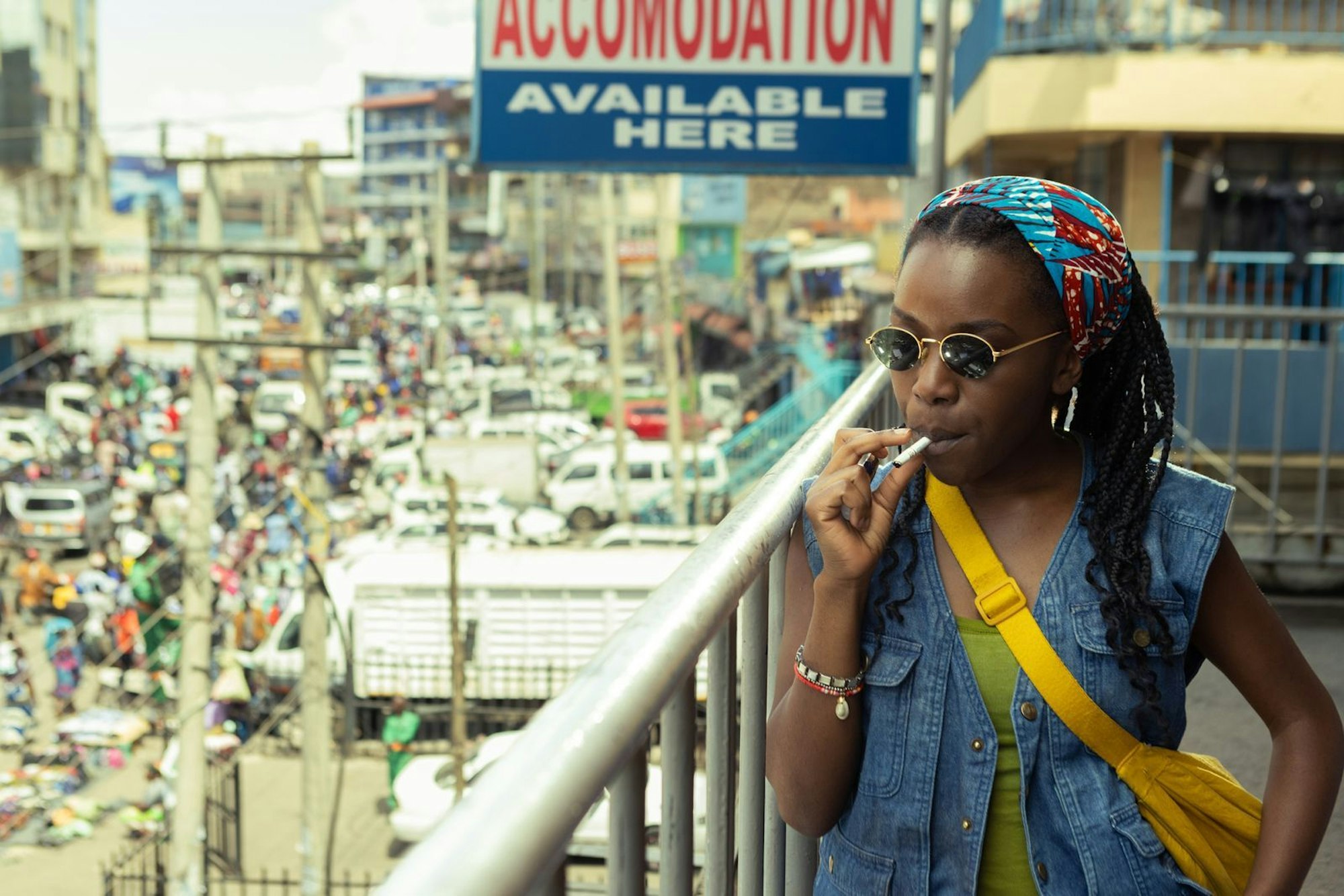 Die Taxi-Unternehmerin Claude (Martha Canga Antonio) ist in Kinshasa als politische Aktivistin bekannt. (Bild: ZDF und ©Nicolas Velter – A&ENetworks)