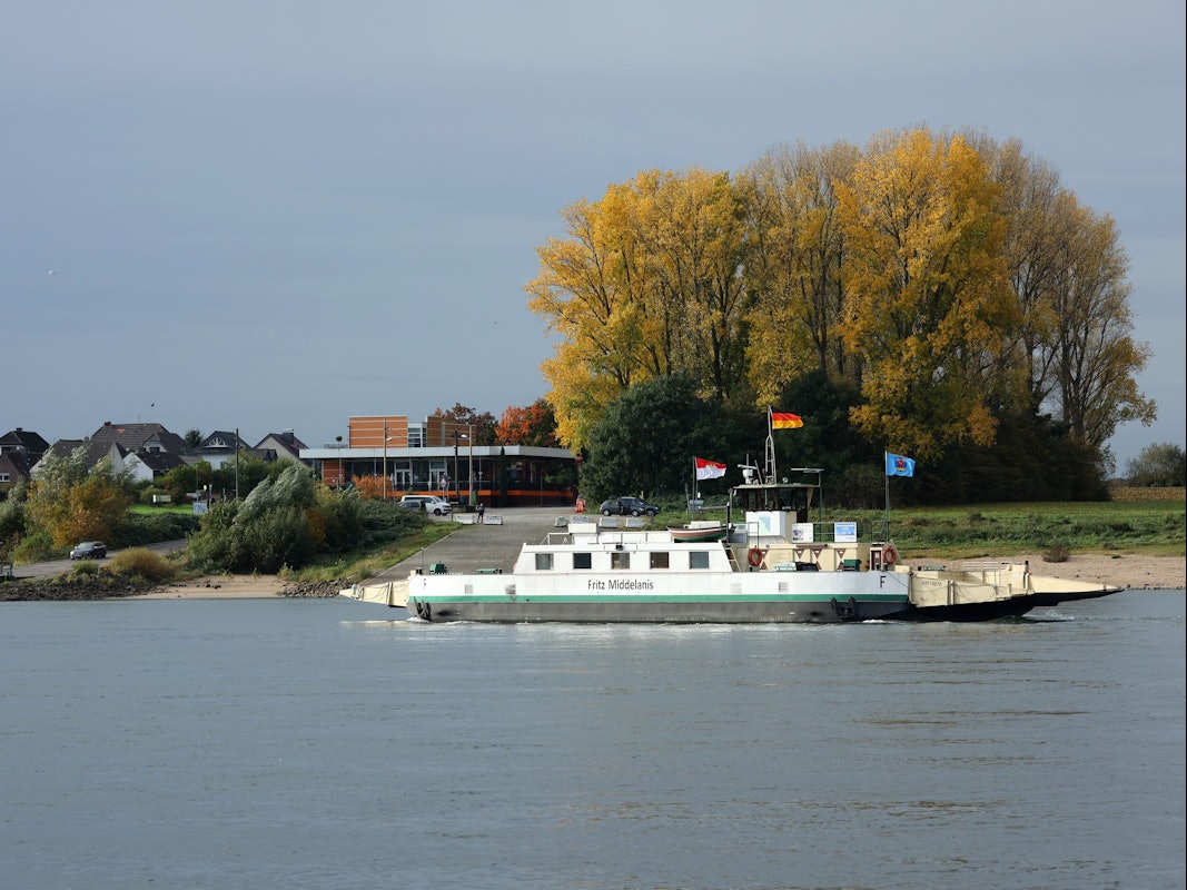 Die Rheinfähre „Fritz Middelanis“ war einst zwischen Leverkusen und Köln unterwegs.