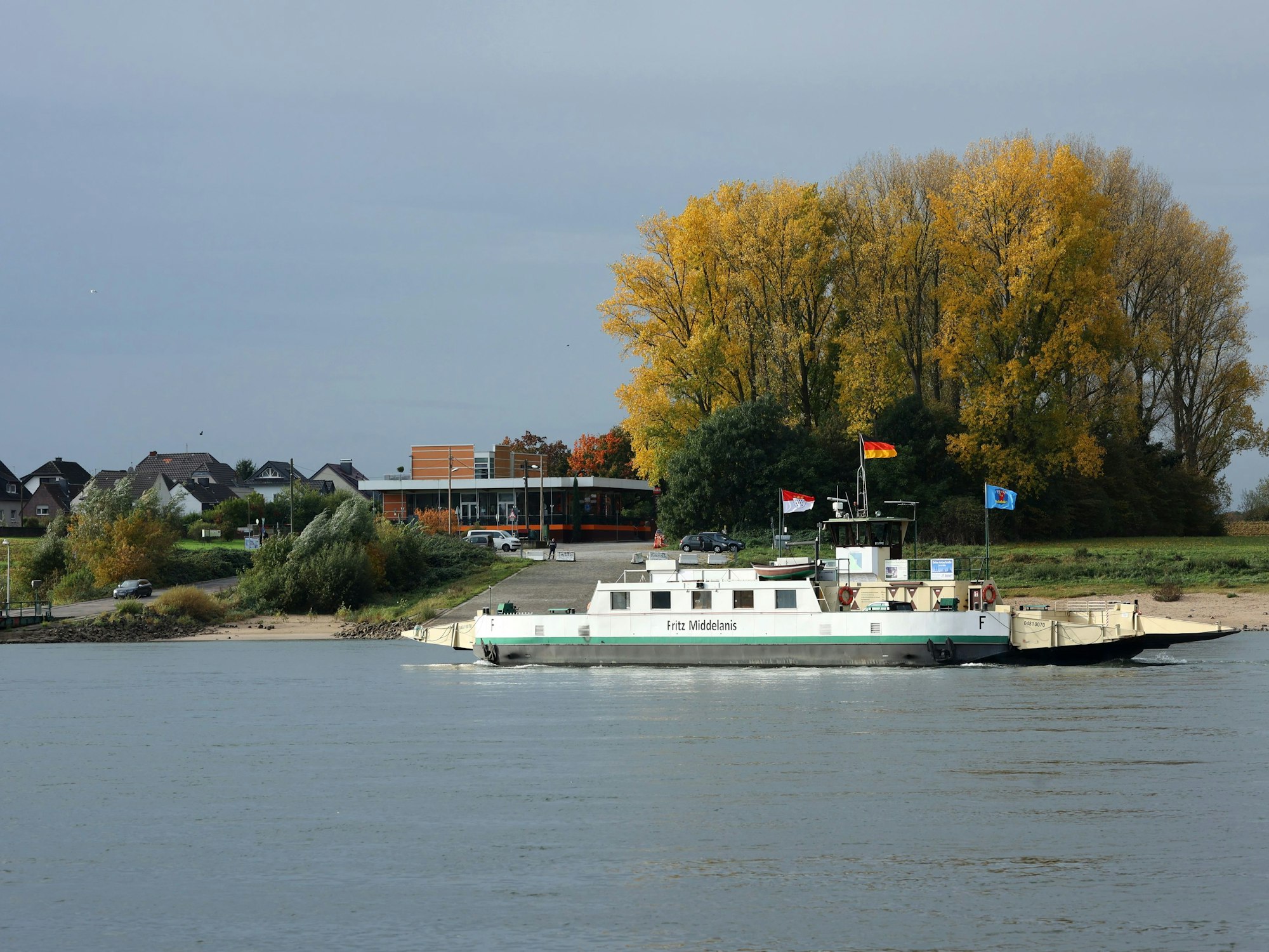 Die Rheinfähre „Fritz Middelanis“ war einst zwischen Leverkusen und Köln unterwegs.
