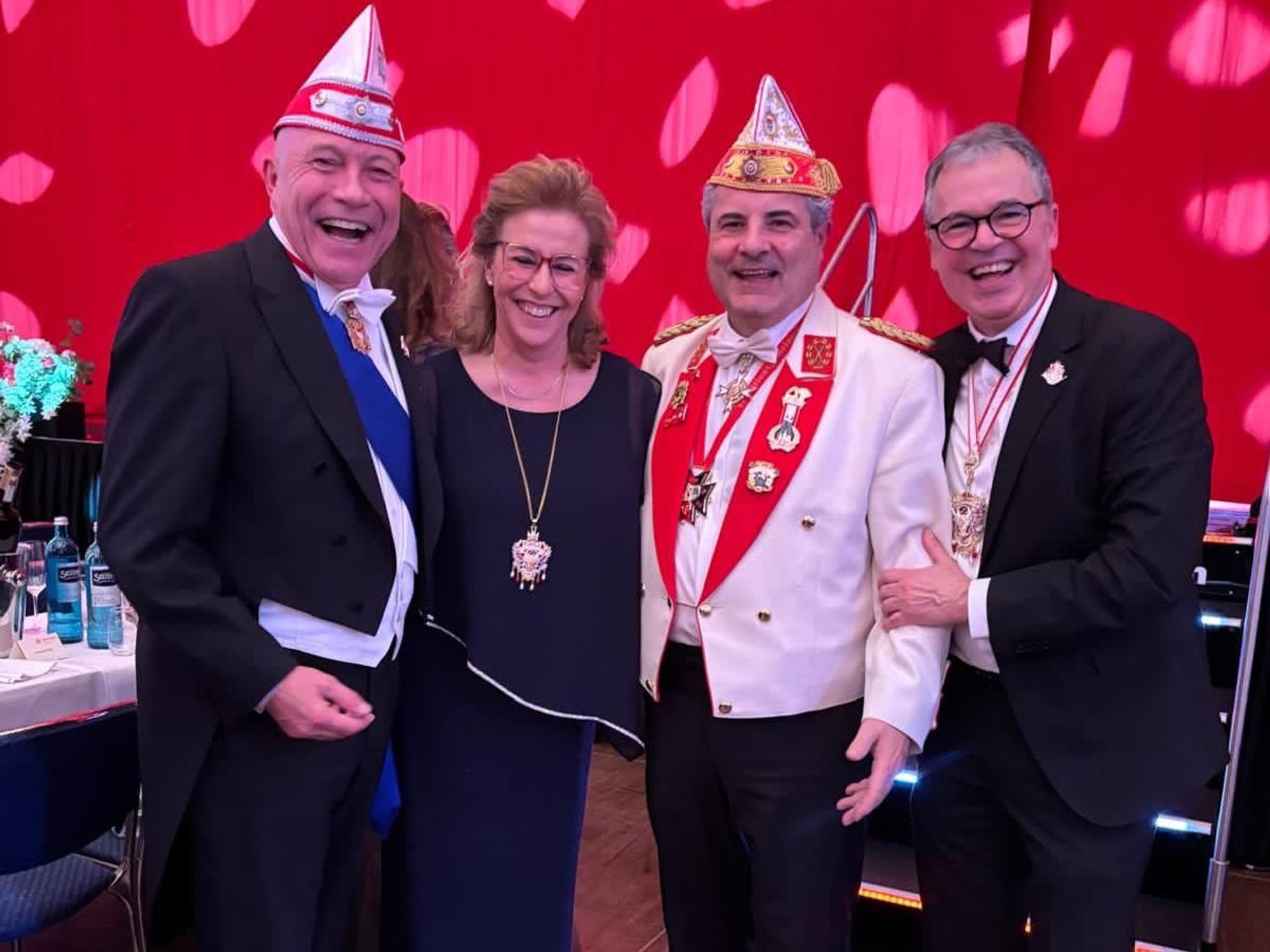 René Klöver, Cordula Rettig, Dino Massi und Andreas Rettig beim Gruppenfoto.