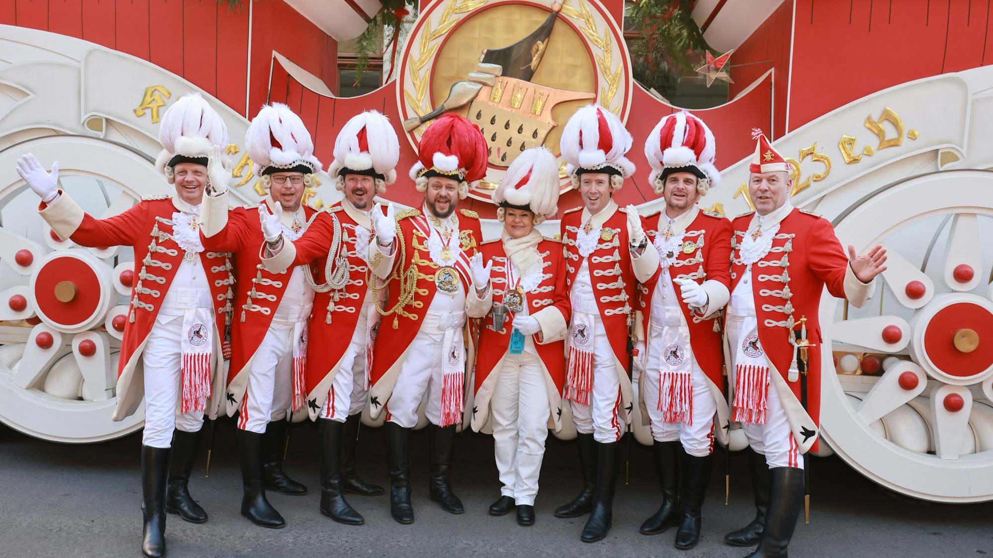 Rosenmontagszug 2025: Innenministerin Nancy Faeser bei den Roten Funken.