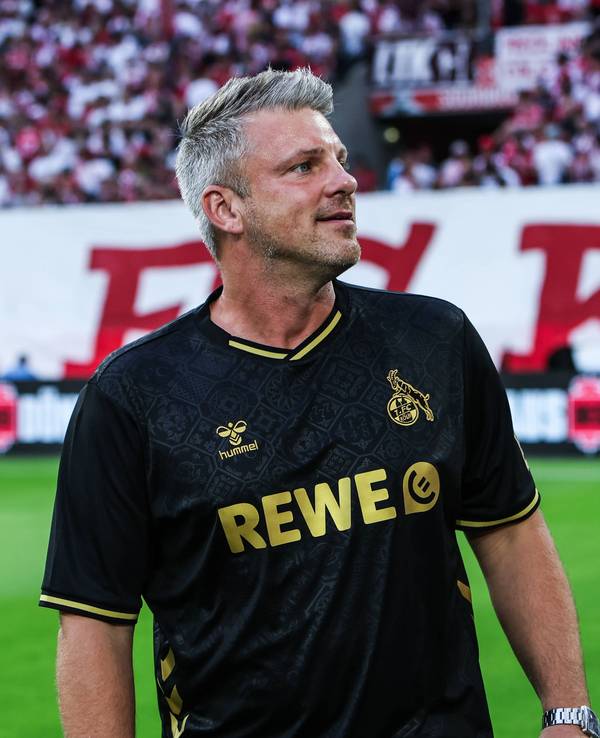 Lukas Kwasniok im schwarzen Dom-Trikot.