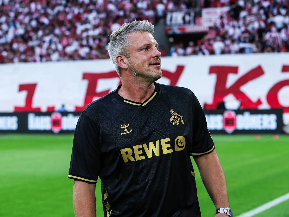 Lukas Kwasniok im schwarzen Dom-Trikot.