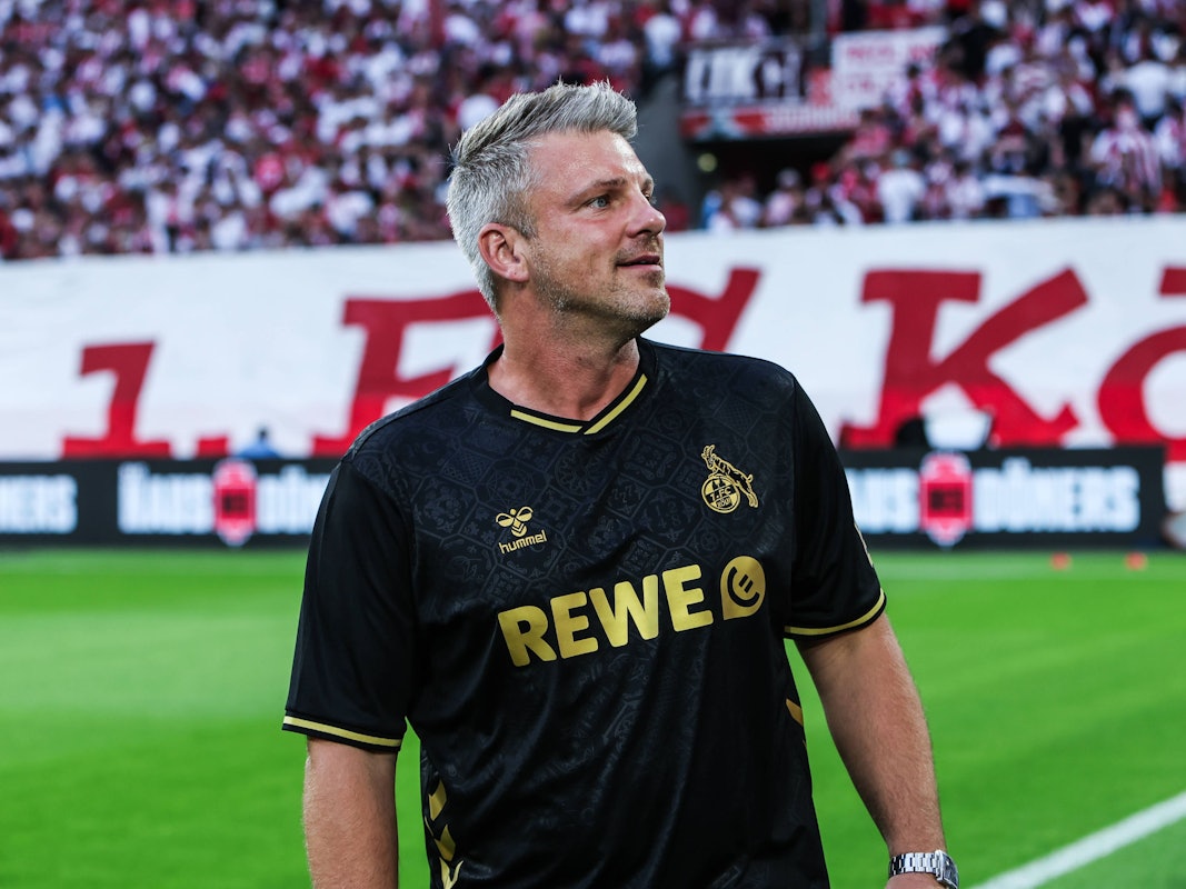 Lukas Kwasniok im schwarzen Dom-Trikot.