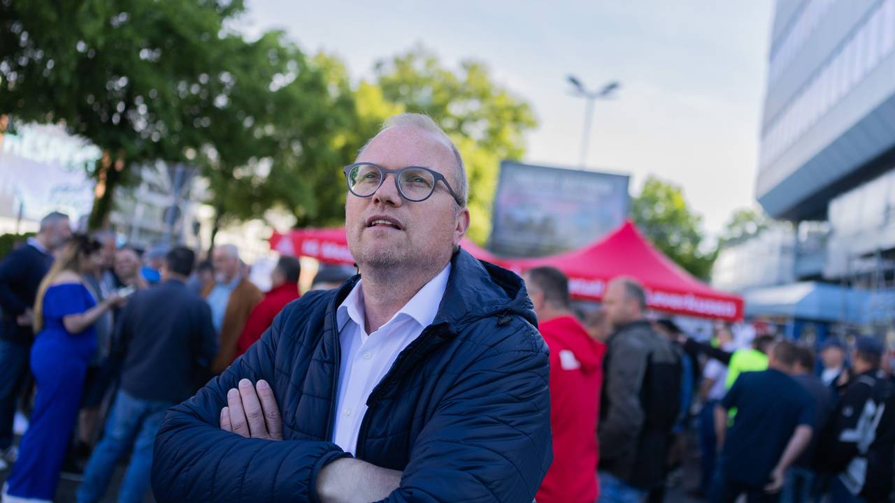 Jochen Ott, der kommende Spitzenkandidat der NRW-SPD (hier im Mai 2025 bei den Kölner Ford-Werken), zeigt sich zuversichtlich.